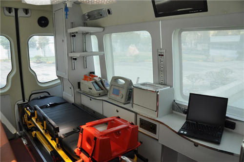 盐池县救护车内部